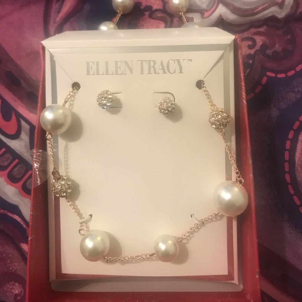 Women’s Necklace And Earrings Set